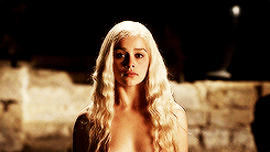enjolyass:  Daenerys Targaryen per episode - 1.01 - WINTER IS COMING  I don’t