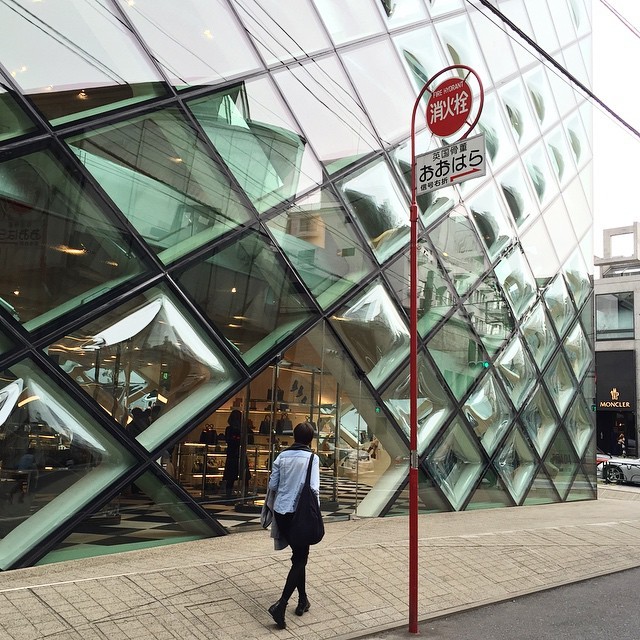 @Prada #Aoyama by Herzog & de Meuron, love this glass #facade 🇯🇵 #architecture #archdaily #instagood #herzogdemeuron #herzoganddemeuron #japan #iphonesia (at PRADA表参道)