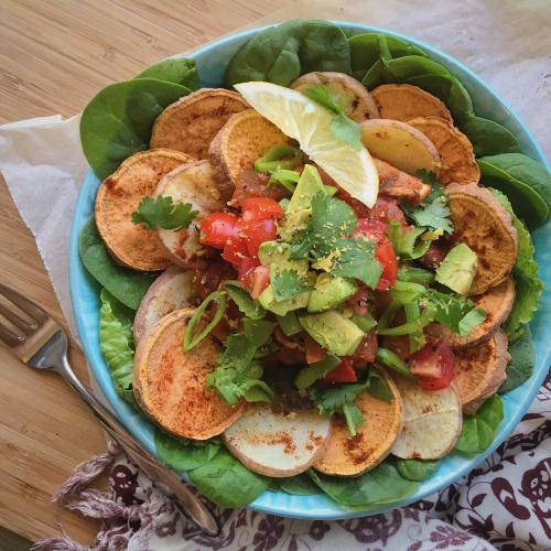 naturallynina:  So much yes👅✔️ yesterday’s dinner: Nachos done #vegan style🌵🌵 crispy baked potato + sweet potato, spicy bean chilli, fresh coriander-tomato salsa, avo and nooch💦 Oh but vegans only eat lettuce, right?😏 this recipe
