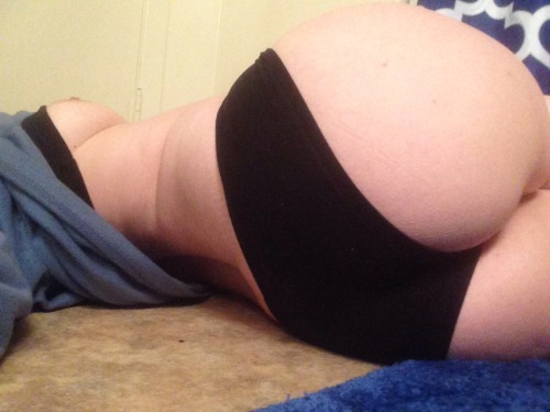 kitten5lyf:  Working the booty muscles.