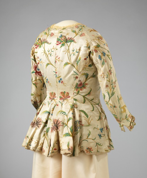 Silk brocade caraco (trøye) from mid 18th century NorwayRow 1: Between 1740-1780 (OK-05723)Row 2: Be