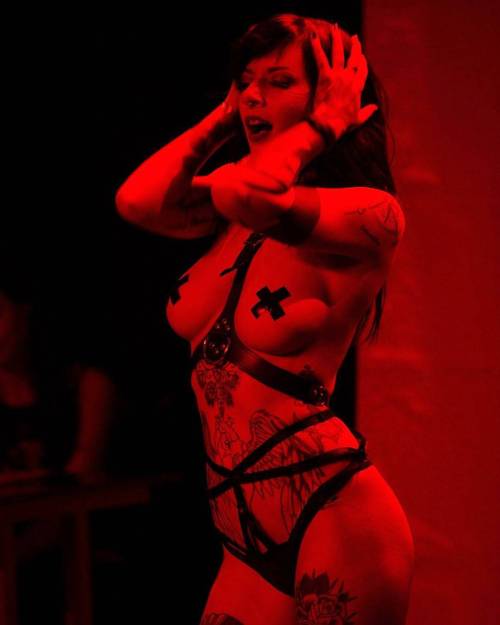 Performing with the @sgblackheartburlesque is always the most incredible experience and I’m sa