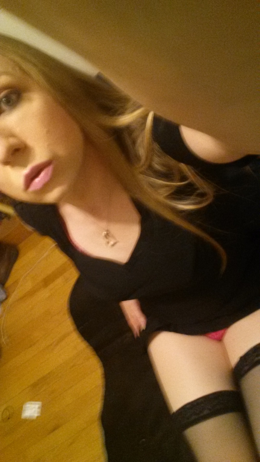 bashfull007:Hot babe 