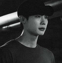 hitoritabi:  uinsummer:  E09  I will never not love Suk with a streak of danger.