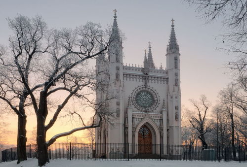 croire-voir: Gothic Capella, Peterhof (St. Petersburg)