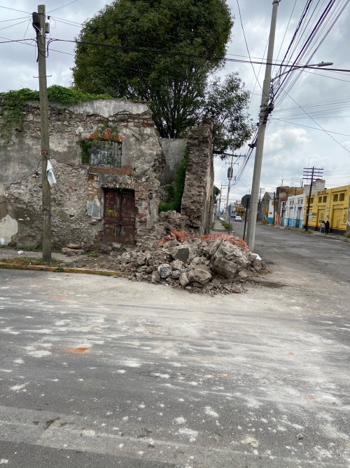 Se denunció la posibilidad de derrumbe, la última ocasión hoy 10 am, a las 1430 hoy sucedió en Puebla