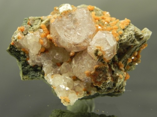 minerali-list:Analcime,  gmelinite-Na,  laumontitePervomaisky quarry (Trudolyubov quarry), Bakhchisa