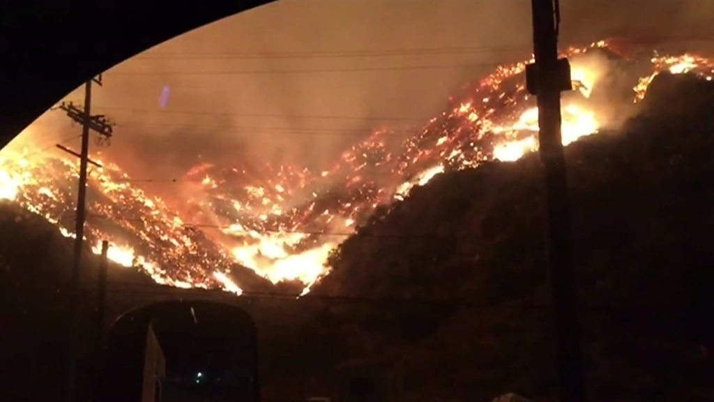 Californian fire jumps coastal highway