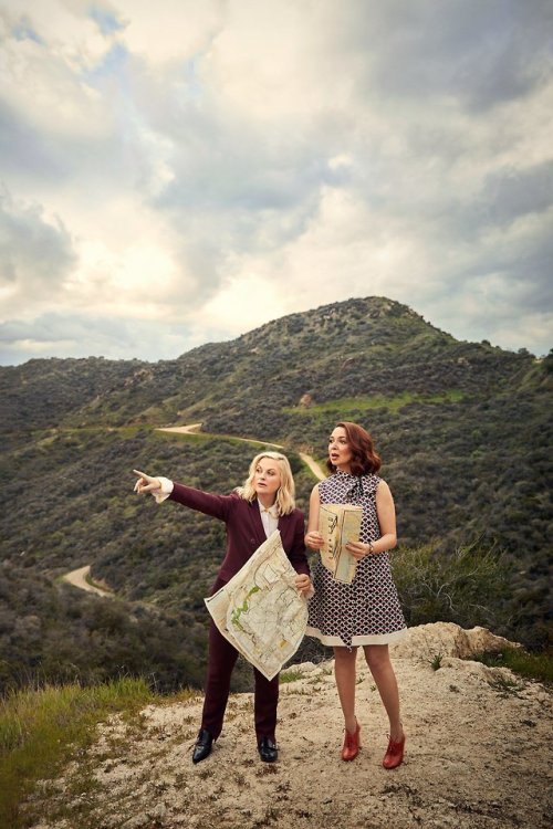 kissawayfromkillin: Maya Rudolph and Amy Poehler by Art Streiber for Vanity Fair