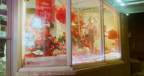 goldenprairies:Valentines display at Top Hat Florists