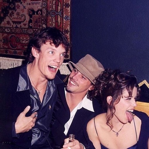 slow–kisses:Matthew Lillard, Skeet Ulrich, and Neve Campbell photographed by Jeff Kravitz, 199