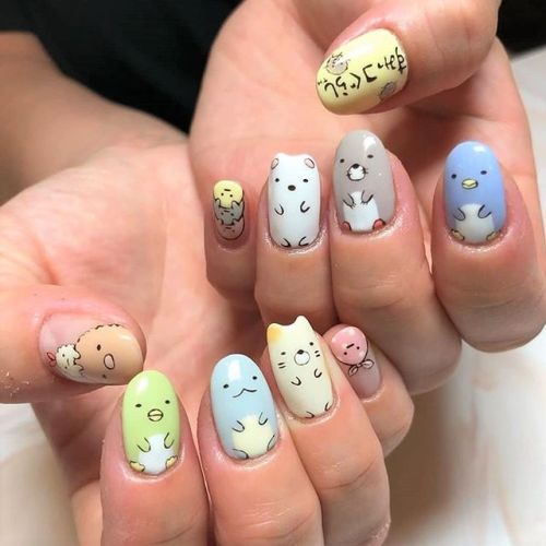 Decorate your nails the kawaii way with a fashionable manicure like this! The adorable Sumikko Guras