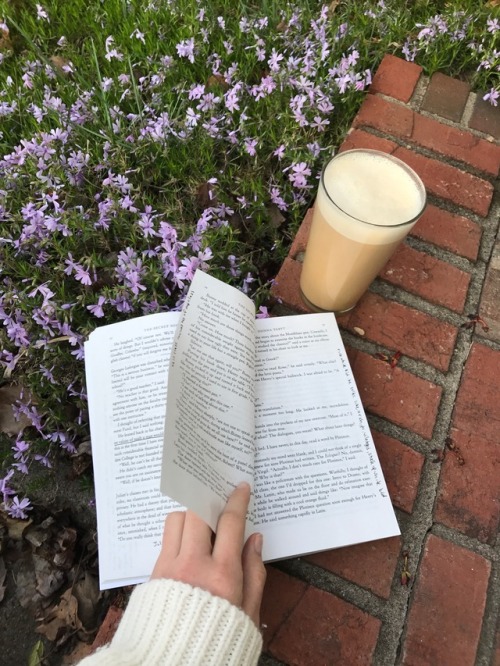 cafeleafs:Reading books in the morning  Ig: cafeblossoms