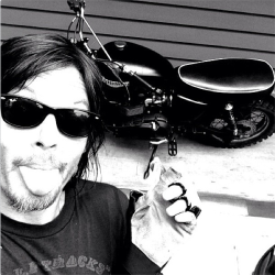 we-love-flandus:  1st Pic: “fat tongue” 2nd Pic: “that got wet. quick.” (via @wwwbigbaldhead )