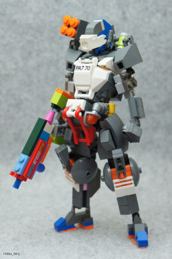 pimpmybricks:  Battle Suit by nobu_tary http://flic.kr/p/S2N7GW