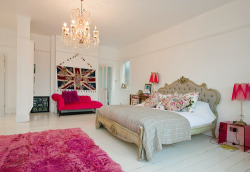 Having your dream room on We Heart It. http://weheartit.com/entry/84198594/via/glowinginthedarkness