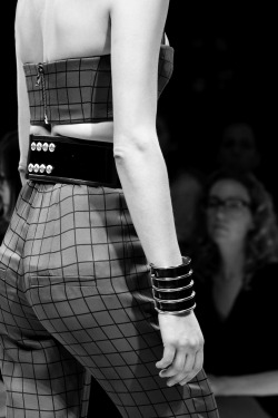 haniagr:  blk-yeezus:  whore-for-couture:  le-monde-sans-couleur:  Details at Balmain S/S 2015  Haute Couture blog :)  black ✖ modern | always follow back similars  🔲 b&amp;w / fashion / haute couture / ▫️follow back similars 🔲 
