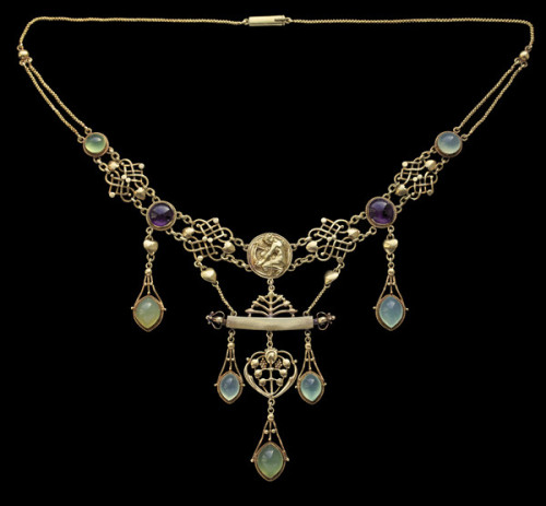 cgmfindings:The Apollo NecklaceGold, chalcedony & amethystHenry Wilson, United Kingdom, c. 1904