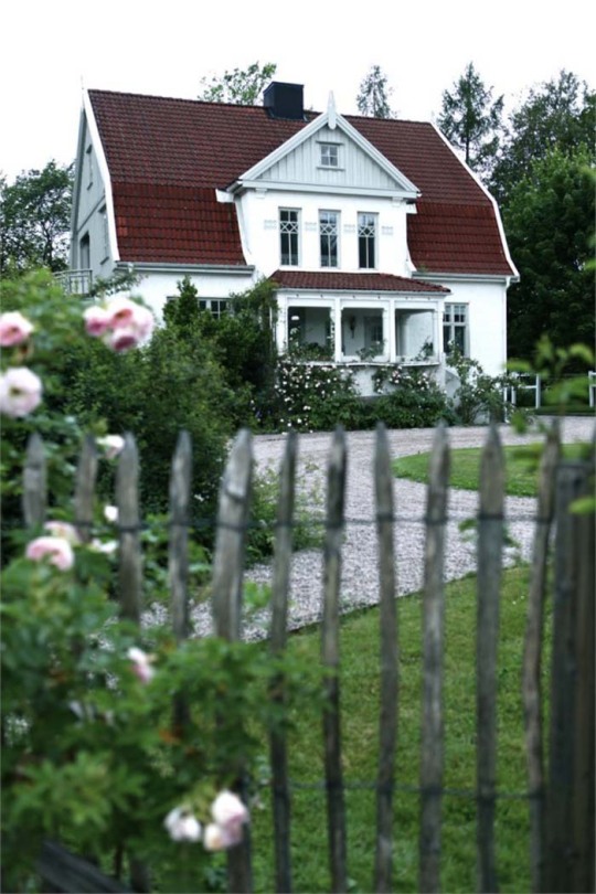 This home in Sweden has such lovely vintage decor ideas. I like the darker gray contrast with the white, and the cabinet...