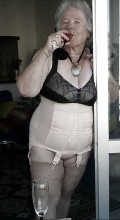 Sex Sexy old granny in lingerie poses for the pictures