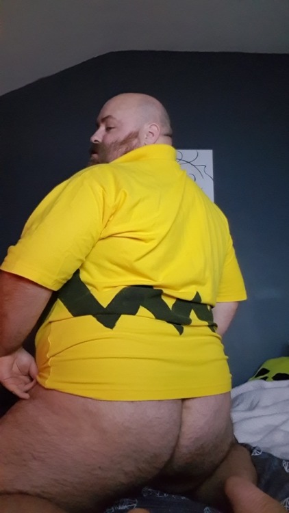 trunklegs: theonlyjaystar: Thick bearded Charlie Brown Happy Halloween guys  Sexy as fuck. And incre