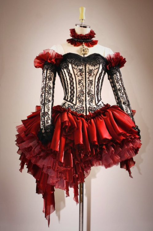 portal-of-fantasy:   Chii (Chobits - CLAMP) Corset and red skirt by alpha4238