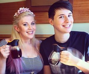 symphyotrichum:  “If Louise didn’t have a kid and Dan wasn’t Phil’s lesbian lover I’d totally ship them.” x