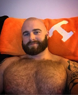 bearcolors:  furrytrade:  Follow both of my blogs @ http://furrytrade.tumblr.com/ &amp; http://dirtyrabbithole.tumblr.com  See more photos of hot beefy hairy men - follow me: http://bearcolors.tumblr.com 