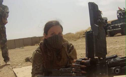 shiny-kit-syndrome:  Samantha Jay - American fighting with the kurdish people against ISIS.    Badass