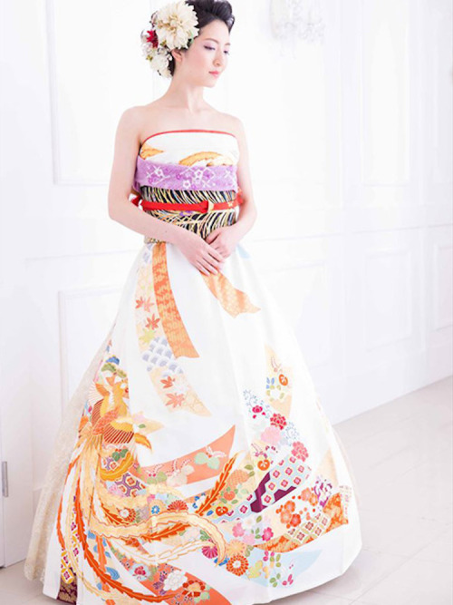 mymodernmet:Brides in Japan are Turning Their Long-Sleeve Kimonos Into Stunning Wedding Dresses
