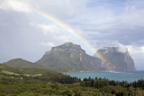 Lord Howe Island The Lord Howe Island group is a set of extinct volcanic islands far off the coast o