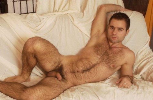 rockycole:  Hot guy…. This blog always has really hot pictures