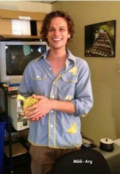 criminalmindscompulsion:  fandom: imagine spencer reid casually incorporating women’s