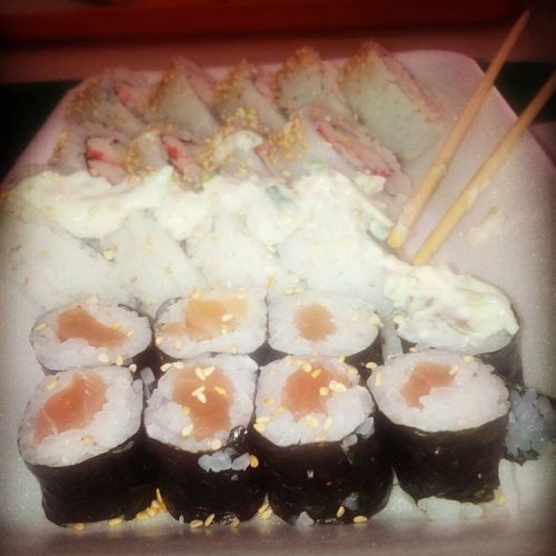 Barriguita llena corazón contento día de amigas#sushi#love#tempura#venezuela#amigas