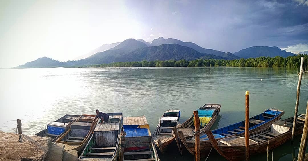 TAMBAT POMPONG
Tanjung Buton, Mepar, Lingga
#lingga
#linggatourism
#gunungDaik
#tanjungbuton
#nature
#BundaTanahMelayu
#giginaga
#perahu
#landscape
#oursea
#ocean
#mountain
#dragon
#pompong
#pesisir
#bahari
#mepar (at Bunda Tanah...