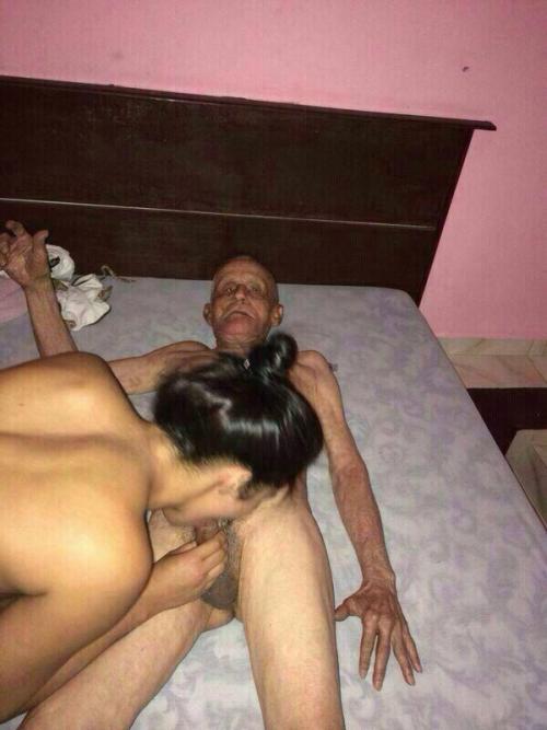 fuckmydesiwife:  A desi married cunt would fuck anyone for pleasure 
