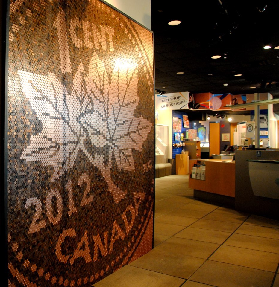 Canada is penniless (display at the Royal Canadian Mint of 16,500 pennies commemorating