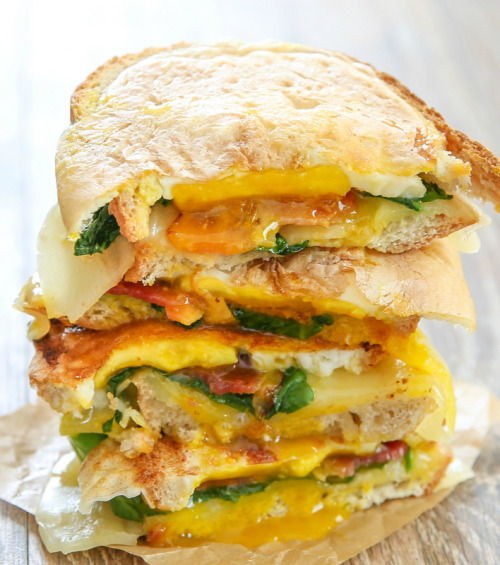 vtasty:  vTasty- Visually Tasty Food Blog Fried Egg-in-a-Hole Grilled Cheese Sandwich