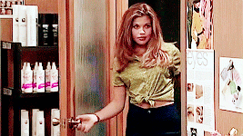 capacity: puppylover143mb: Remember that time Topanga was trying to prove a point to Cory that looks don’t matter, and it ended up with her cutting a chunk of her hair off and you could legit hear the loud gasps coming from the live audience and everybody