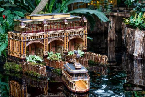 keepingitneutral:The New York Botanical Garden’s Enchanting 2018 Holiday Train Show!