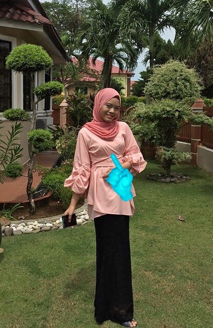 abukhanabu: gigabyteggbet: amirahzakirah: Inilah partner lesbi saya kat sekolah.Tetek dia besar sebb