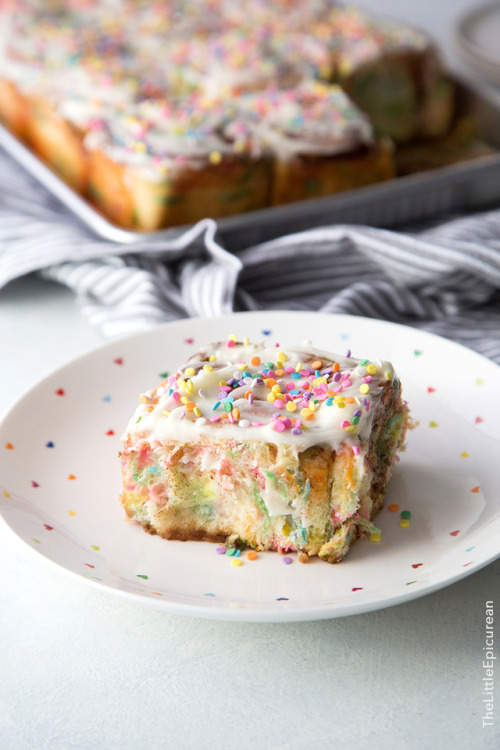 sweetoothgirl:   FUNFETTI CINNAMON ROLLS   