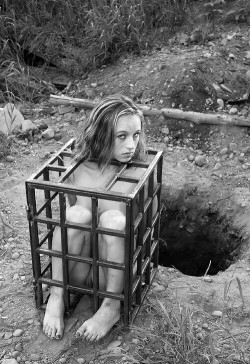axezombie:  Hole or the cage………… it’s your choice tonight.