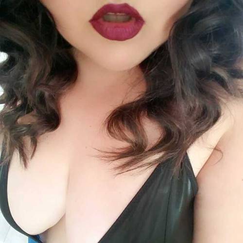 curiouswinekitten2: Happy cleavage Sunday. Hope you don’t mind new submissions. Sweetestache.t