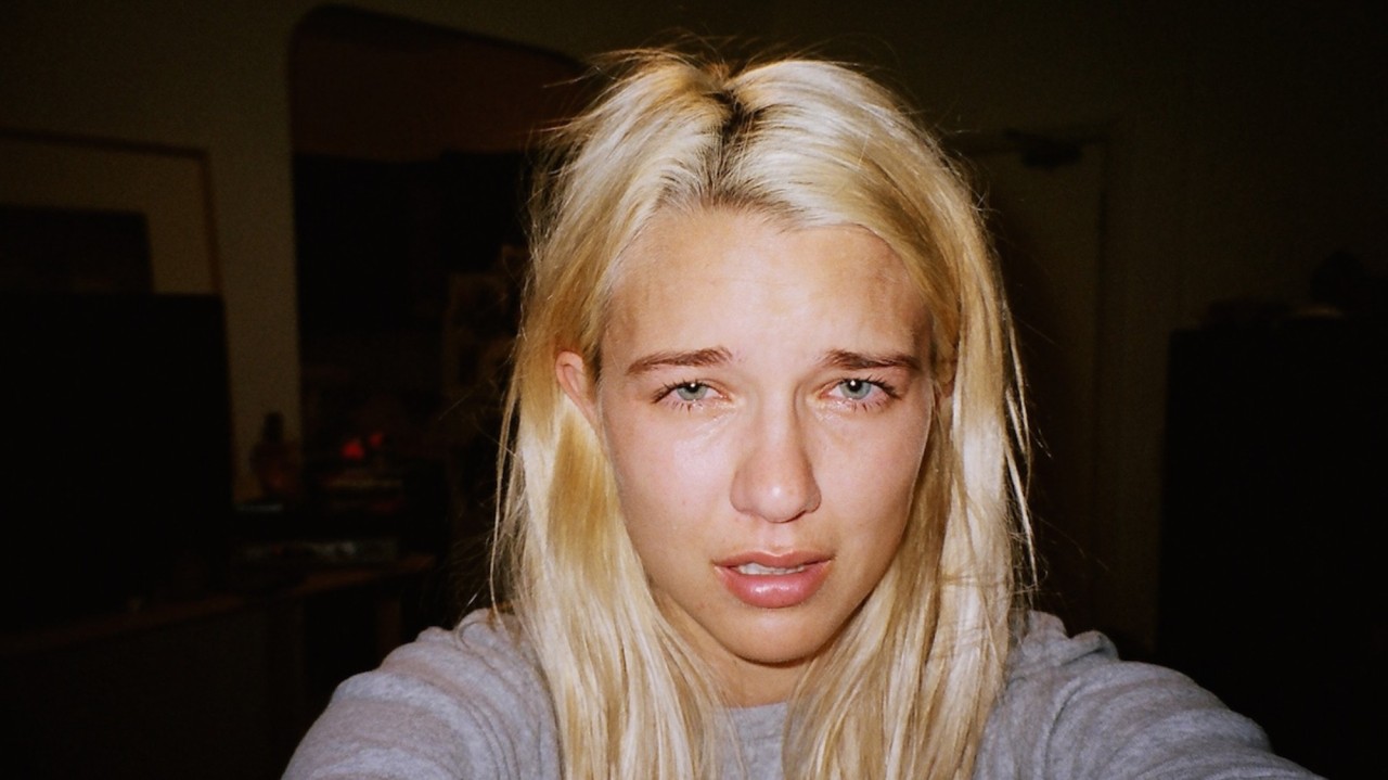 iwontallowit:  Emily Knecht took a selfie every time she cried for 3 years 