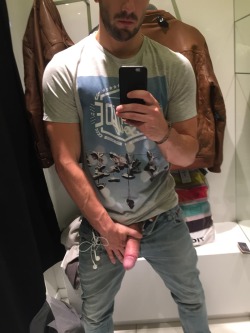 njstud:  hot fitting room selfie