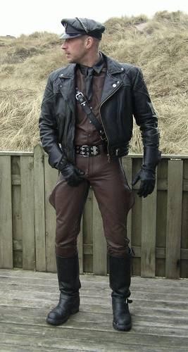 nileather:  Hot brown leather