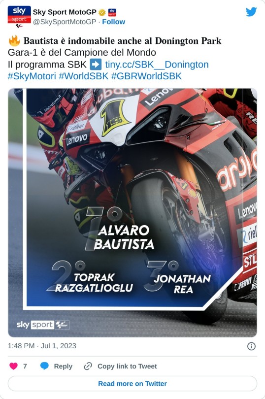 🔥 𝐁𝐚𝐮𝐭𝐢𝐬𝐭𝐚 𝐞̀ 𝐢𝐧𝐝𝐨𝐦𝐚𝐛𝐢𝐥𝐞 𝐚𝐧𝐜𝐡𝐞 𝐚𝐥 𝐃𝐨𝐧𝐢𝐧𝐠𝐭𝐨𝐧 𝐏𝐚𝐫𝐤 Gara-1 è del Campione del Mondo Il programma SBK ➡️ https://t.co/OhdW7J1Q7c#SkyMotori #WorldSBK #GBRWorldSBK pic.twitter.com/2JJtvNxJ9B  — Sky Sport MotoGP (@SkySportMotoGP) July 1, 2023