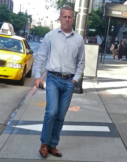 son4daddynl:  dilferotica:  Spotted him on during a business trip to the Northwest.  He gives new meaning to “Sleepless in Seattle”.  😍😍😍😍😍