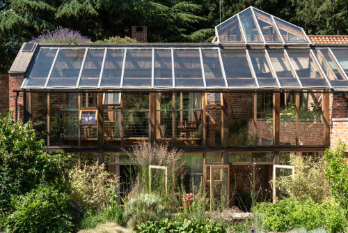 magicalhometoursandstuff:Called “The Garden House,” this unique home in England is like living in a 